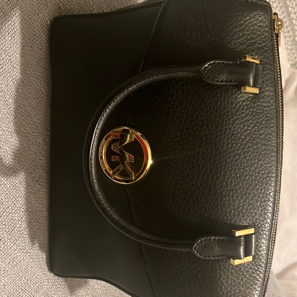 Micheal Kors leather tote bag black/gold color